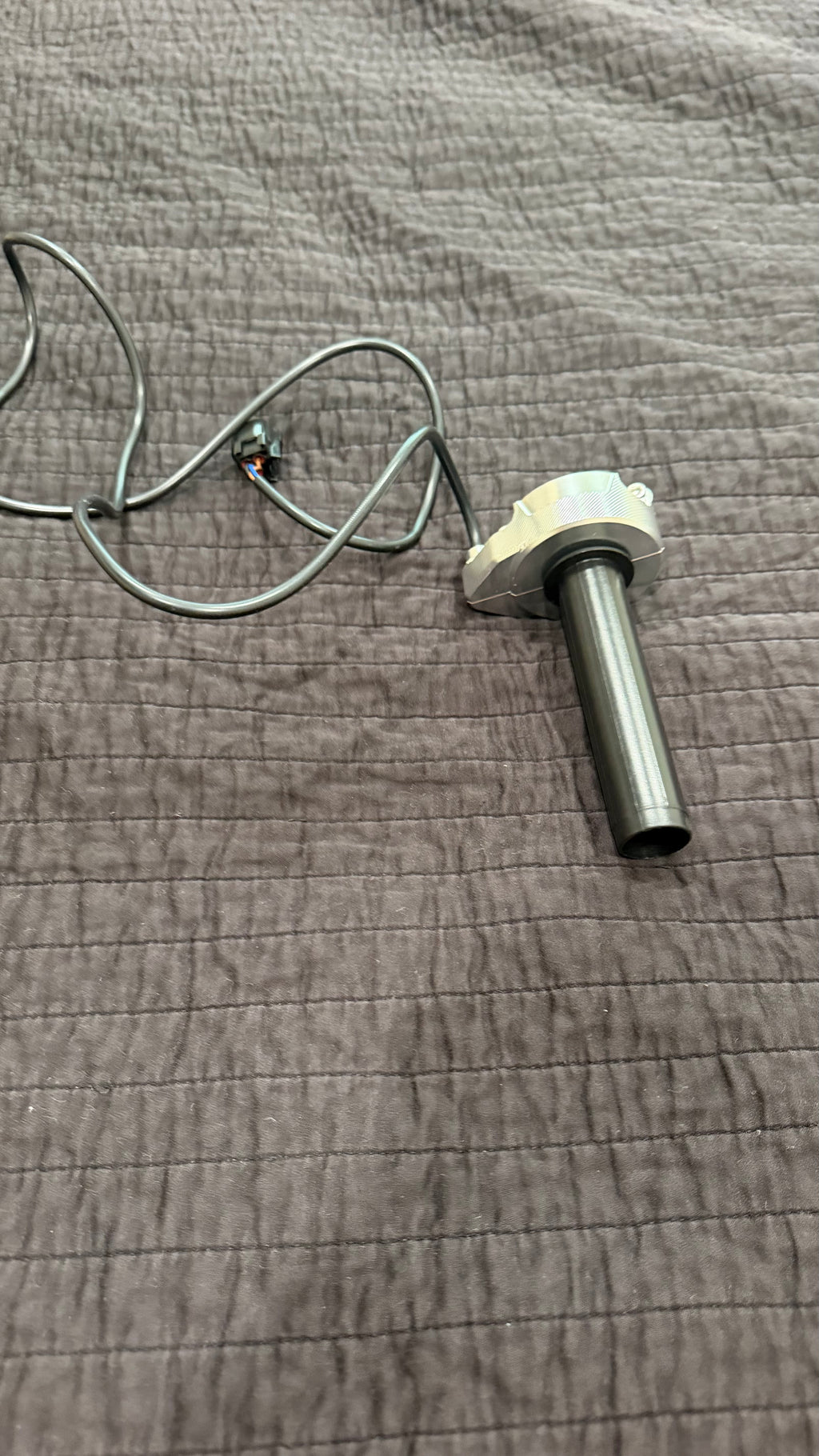 Partial-Metal throttle