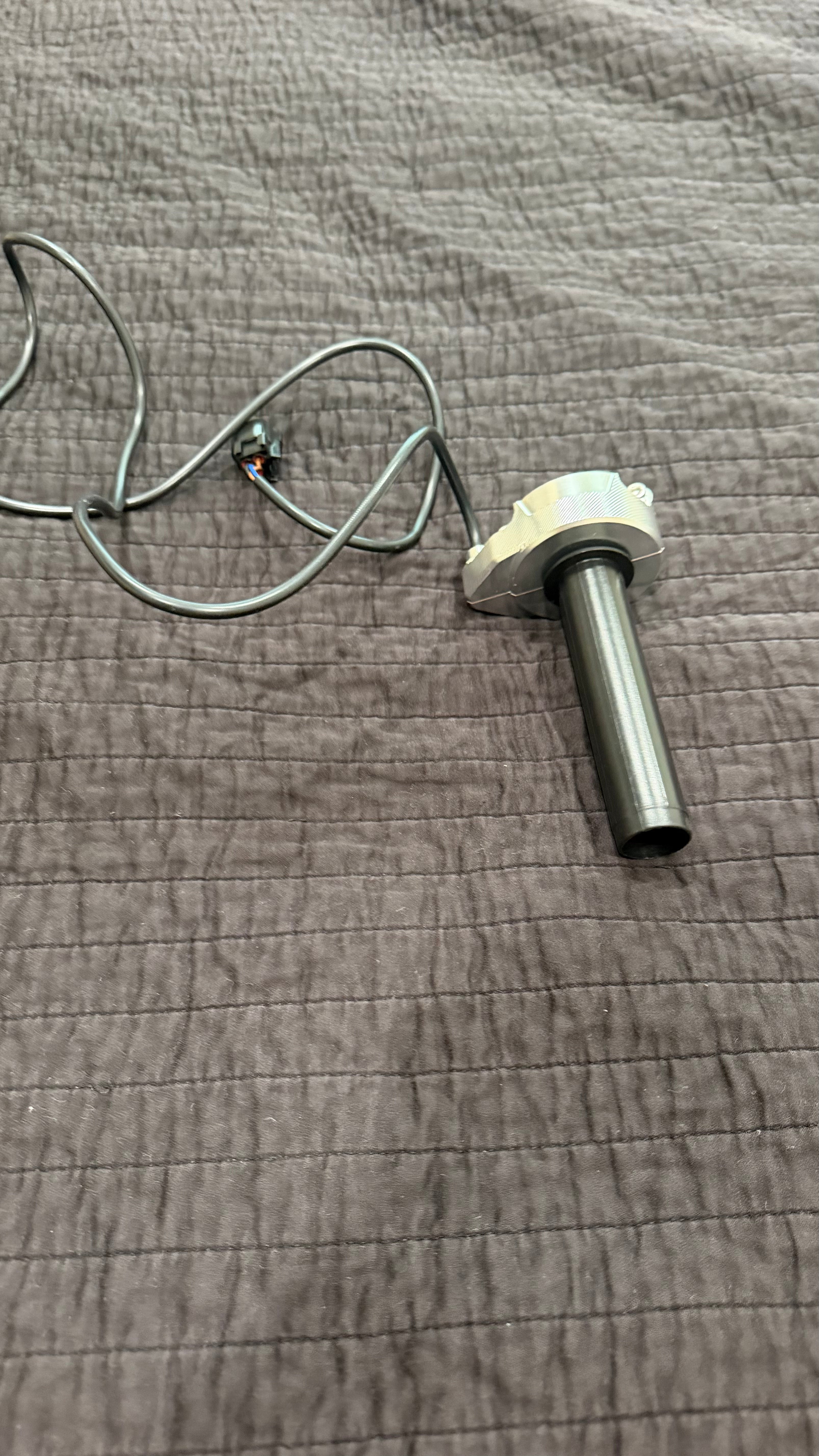 Partial-Metal throttle