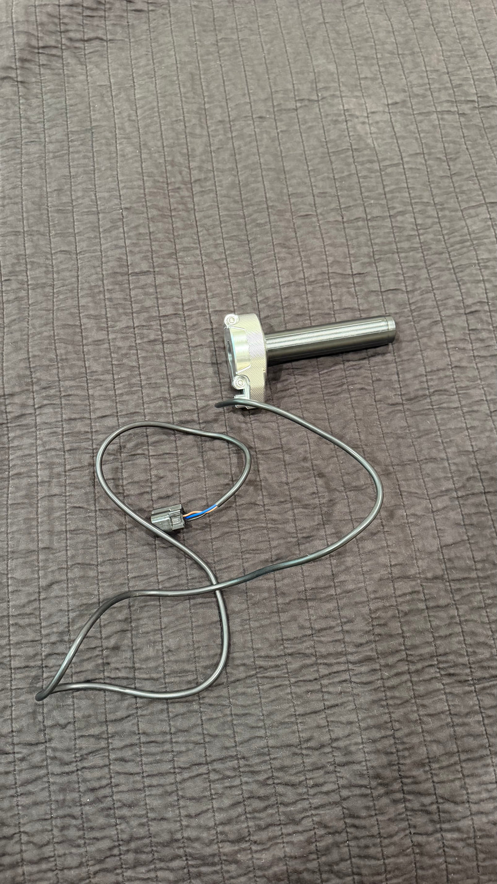Partial-Metal throttle