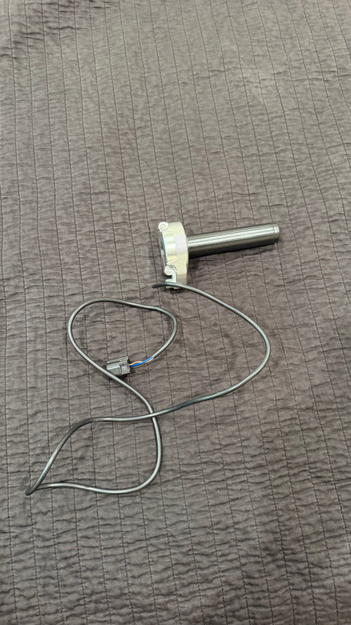 Partial-Metal throttle